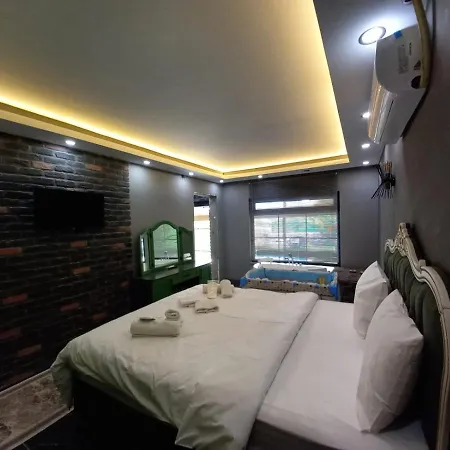 Charming Villa With Pool And Jacuzzi Surrounded By Nature In Sapanca Willa Sakarya (Marmara)